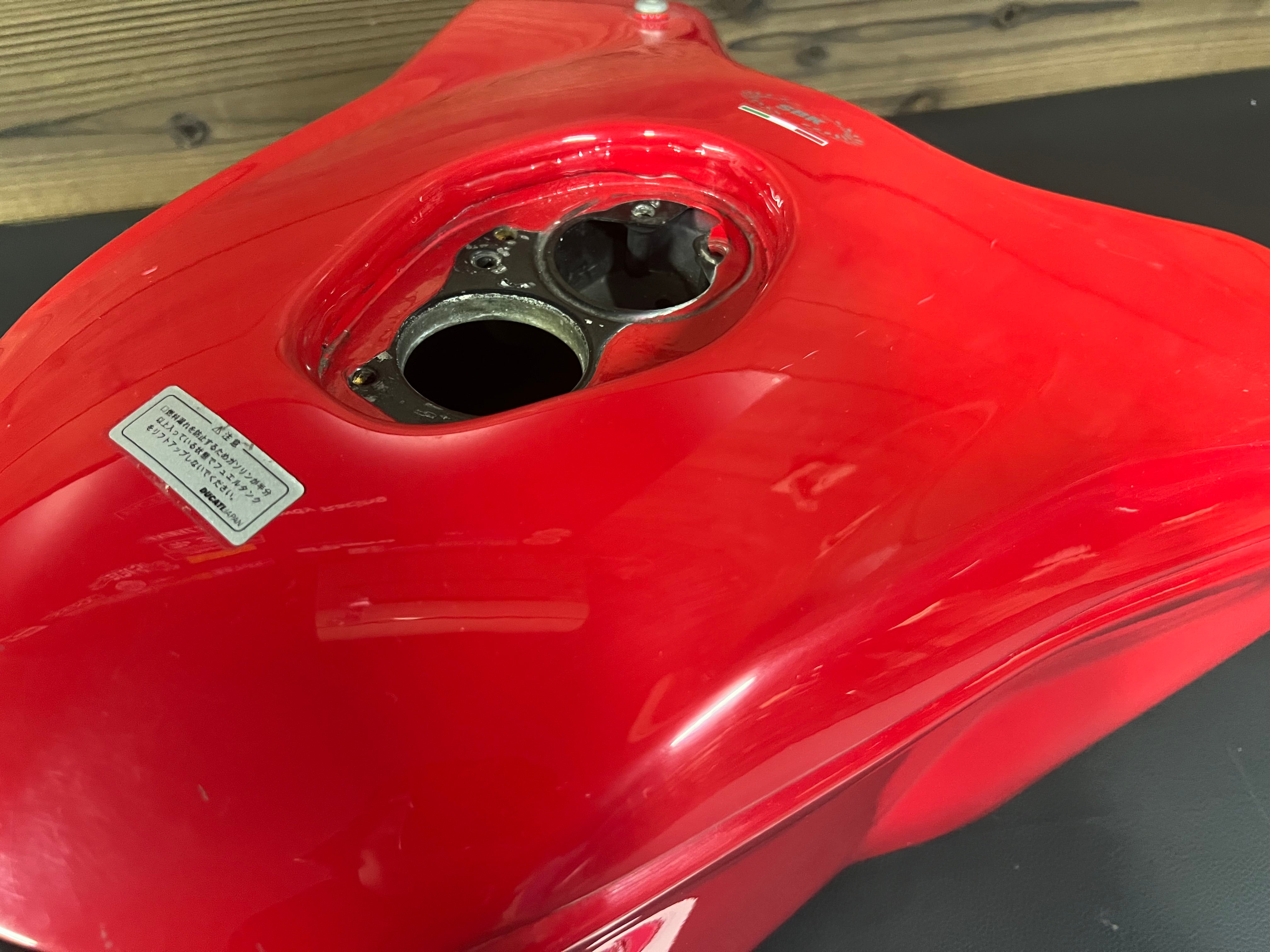 Ducati 749r 純正大容量フューエルタンク Ducati 749/999 Fuel Tank – E.K Motors