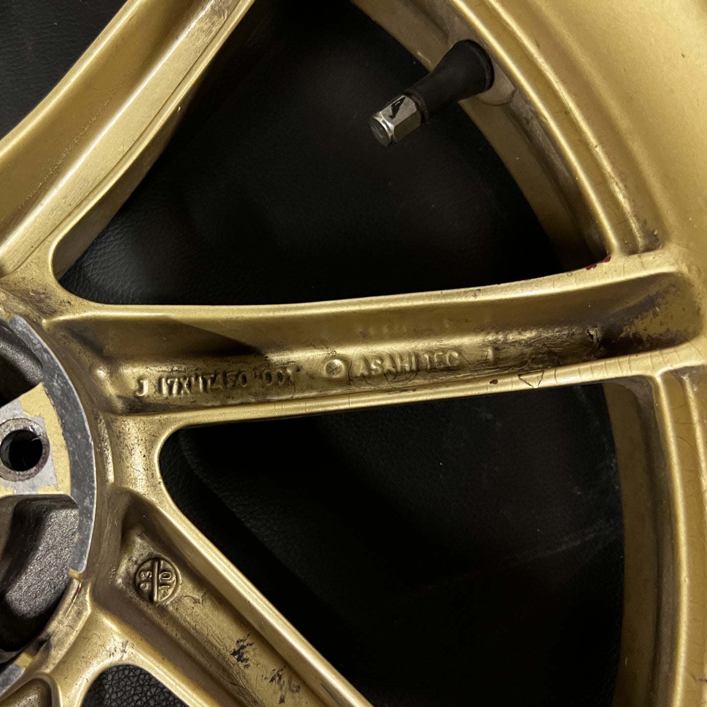 OEM Rear Wheel [17x4.5J] - RVF400 (NC35)